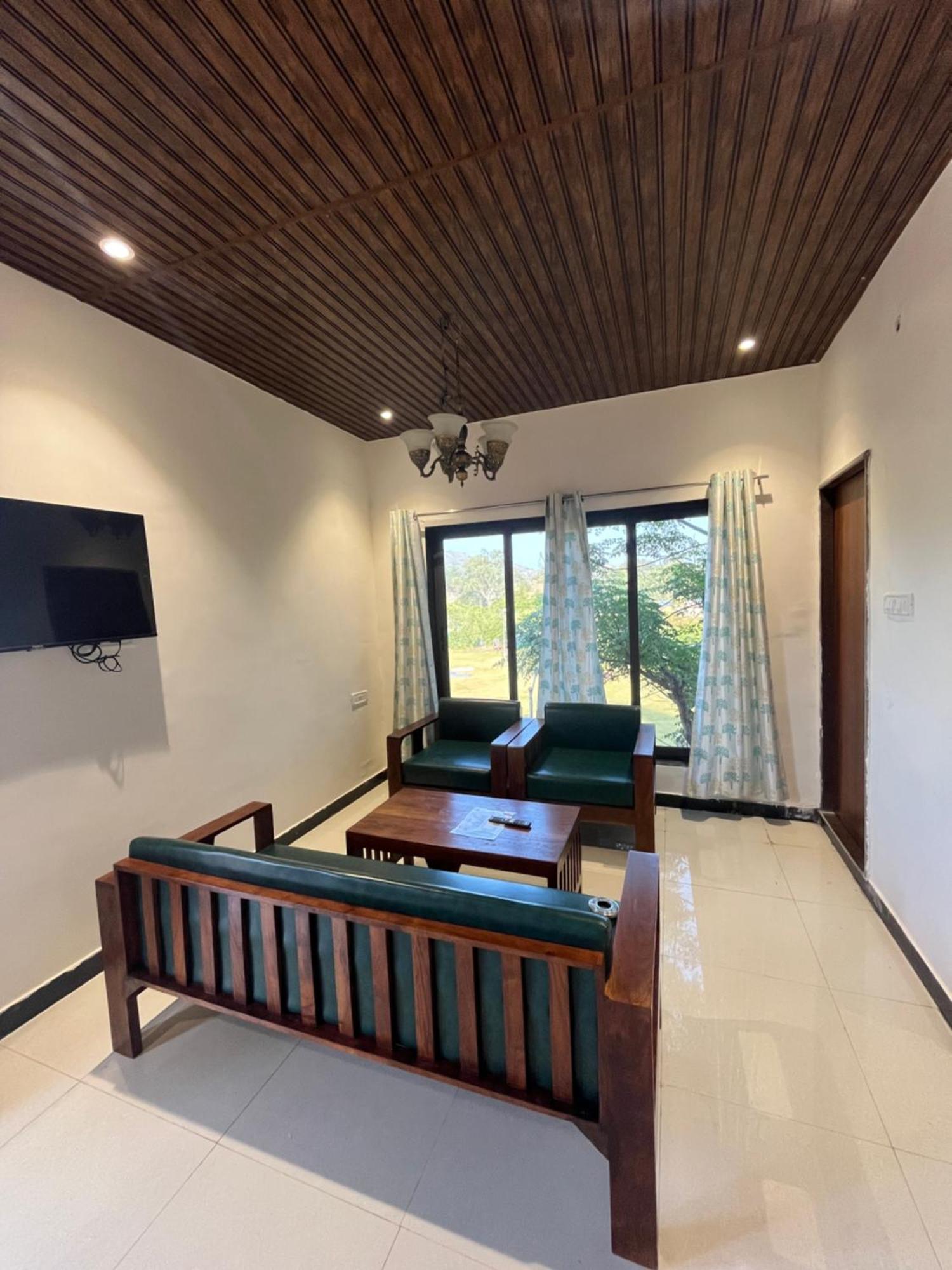 Far Out Field Resort Mount Abu Ngoại thất bức ảnh