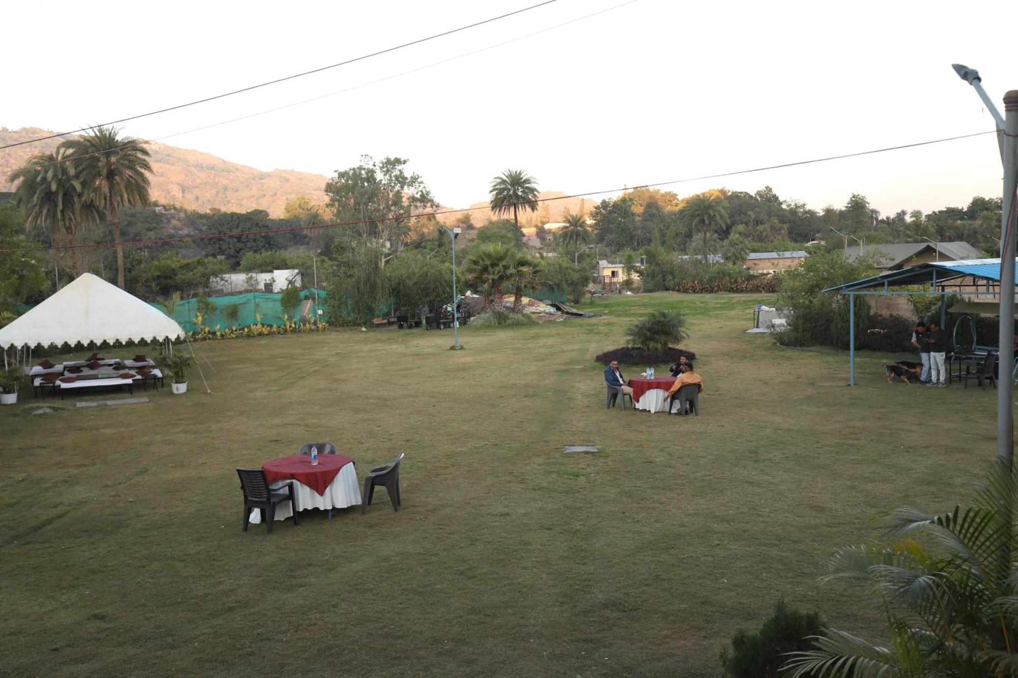 Far Out Field Resort Mount Abu Ngoại thất bức ảnh